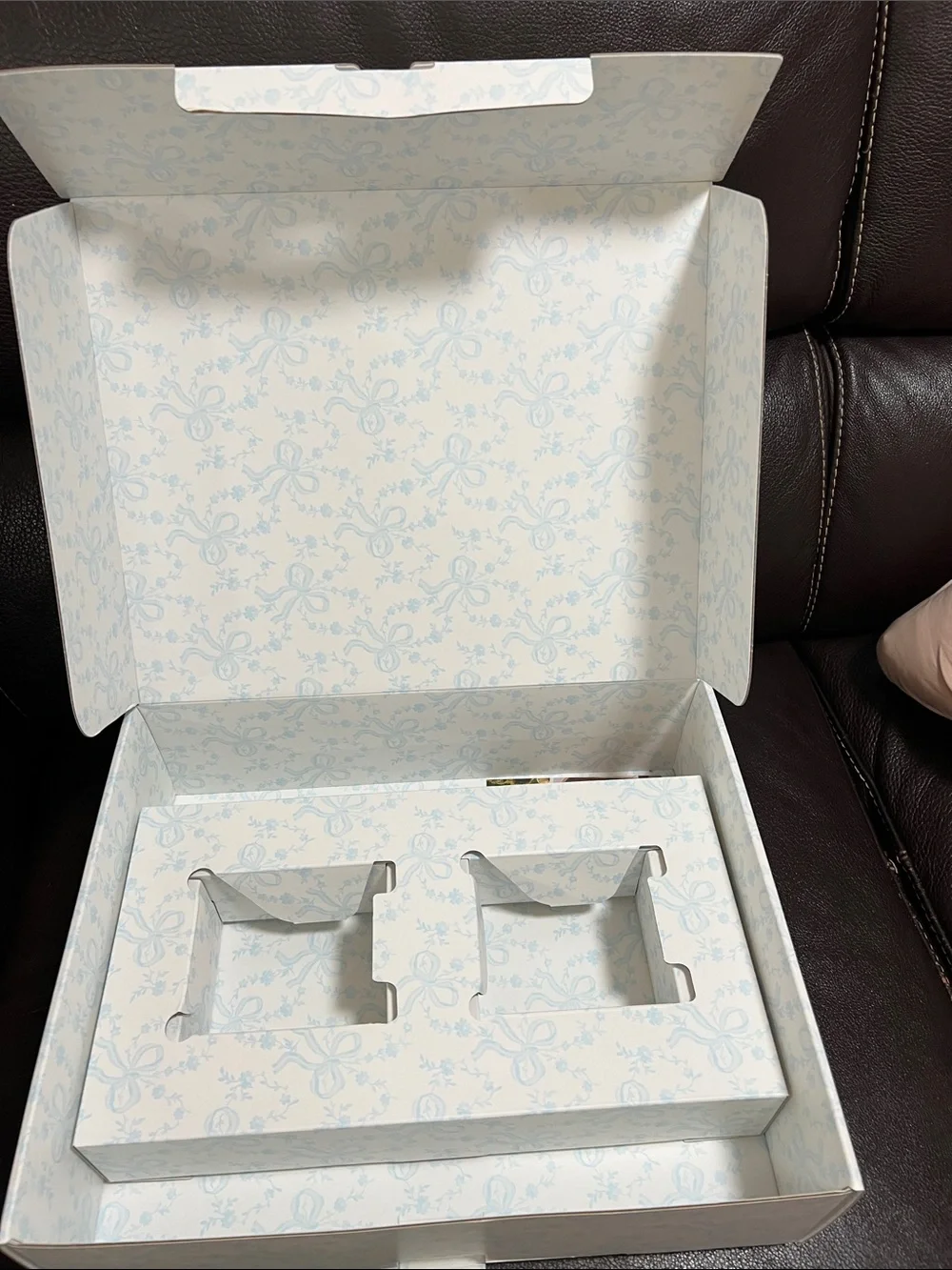 Stanley Decorative Box – Pale Blue & White Floral Bow Pattern - Picture 2 of 2